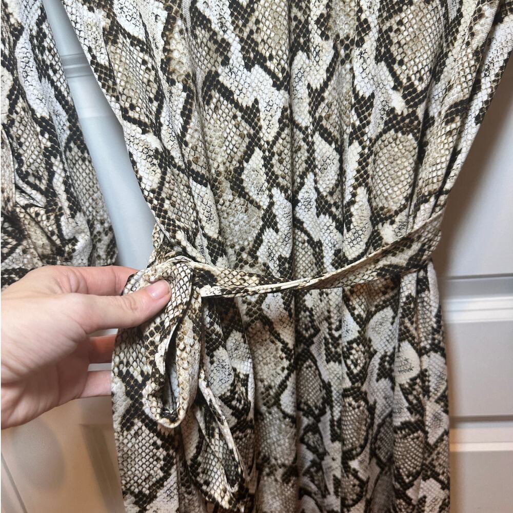 Dress - Picture 10 of 11